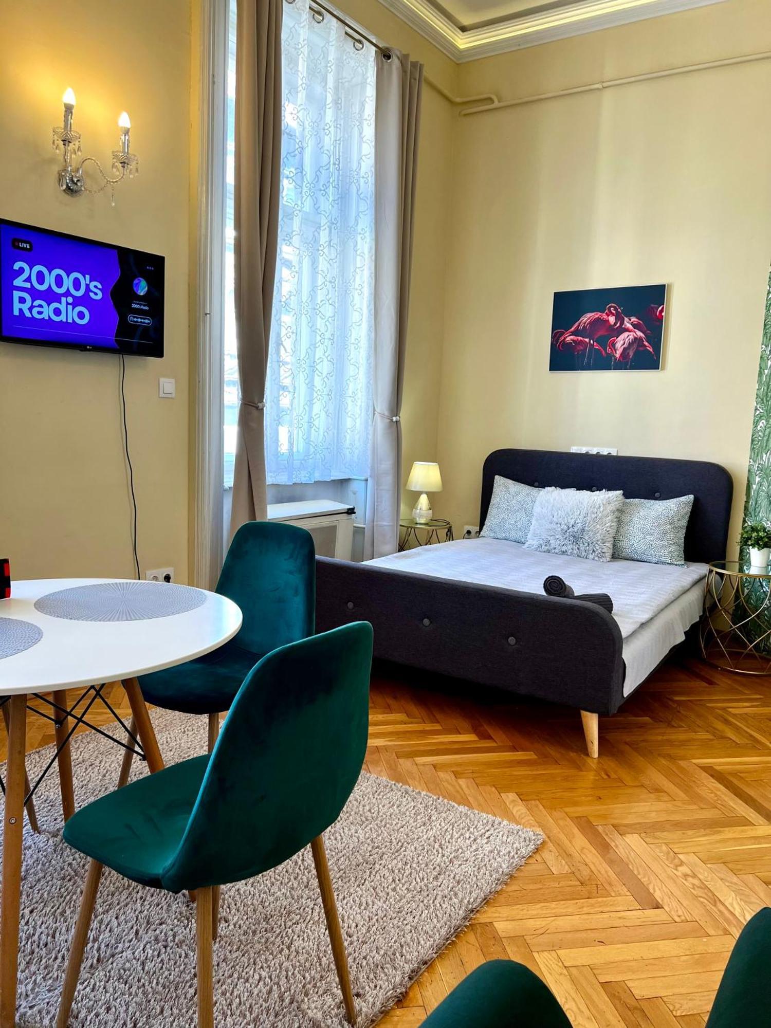 N38 Apartments By Small Home Будапеща Екстериор снимка